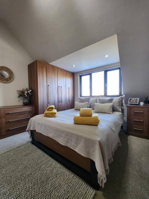Luxury 1 Bed Coach House Apartment Huddersfield Bagian luar foto