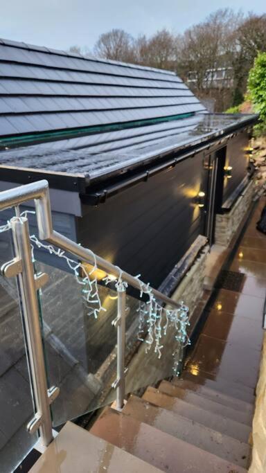Luxury 1 Bed Coach House Apartment Huddersfield Bagian luar foto