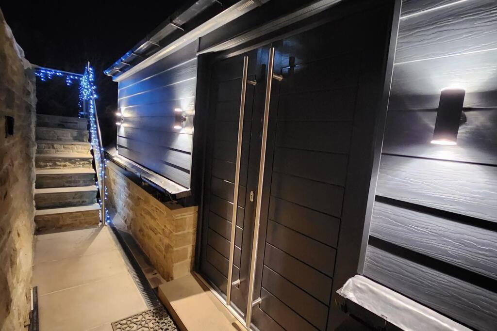 Luxury 1 Bed Coach House Apartment Huddersfield Bagian luar foto